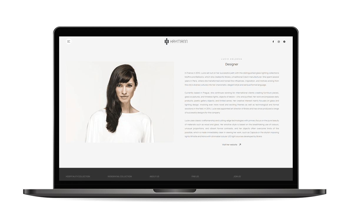 Ordinateur portable avec un portrait et du texte.