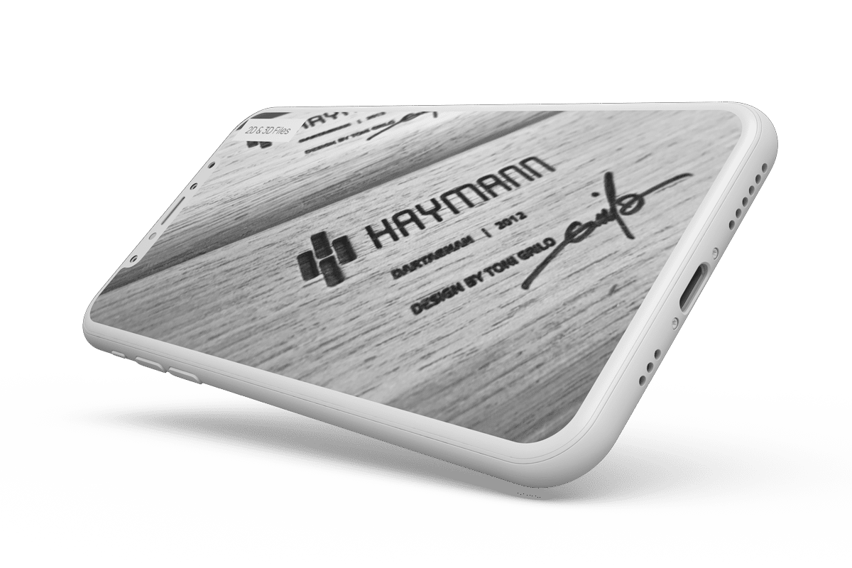 Tablette numérique sur une surface en bois